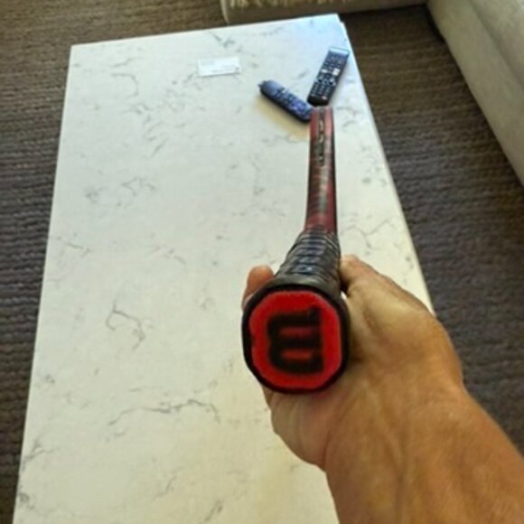 WILSON CLASH 108 V2 Grip 4 1/8 NEWLY STRUNG AND NEW GRIP EXCELLENT CONDITION - Picture 4 of 16